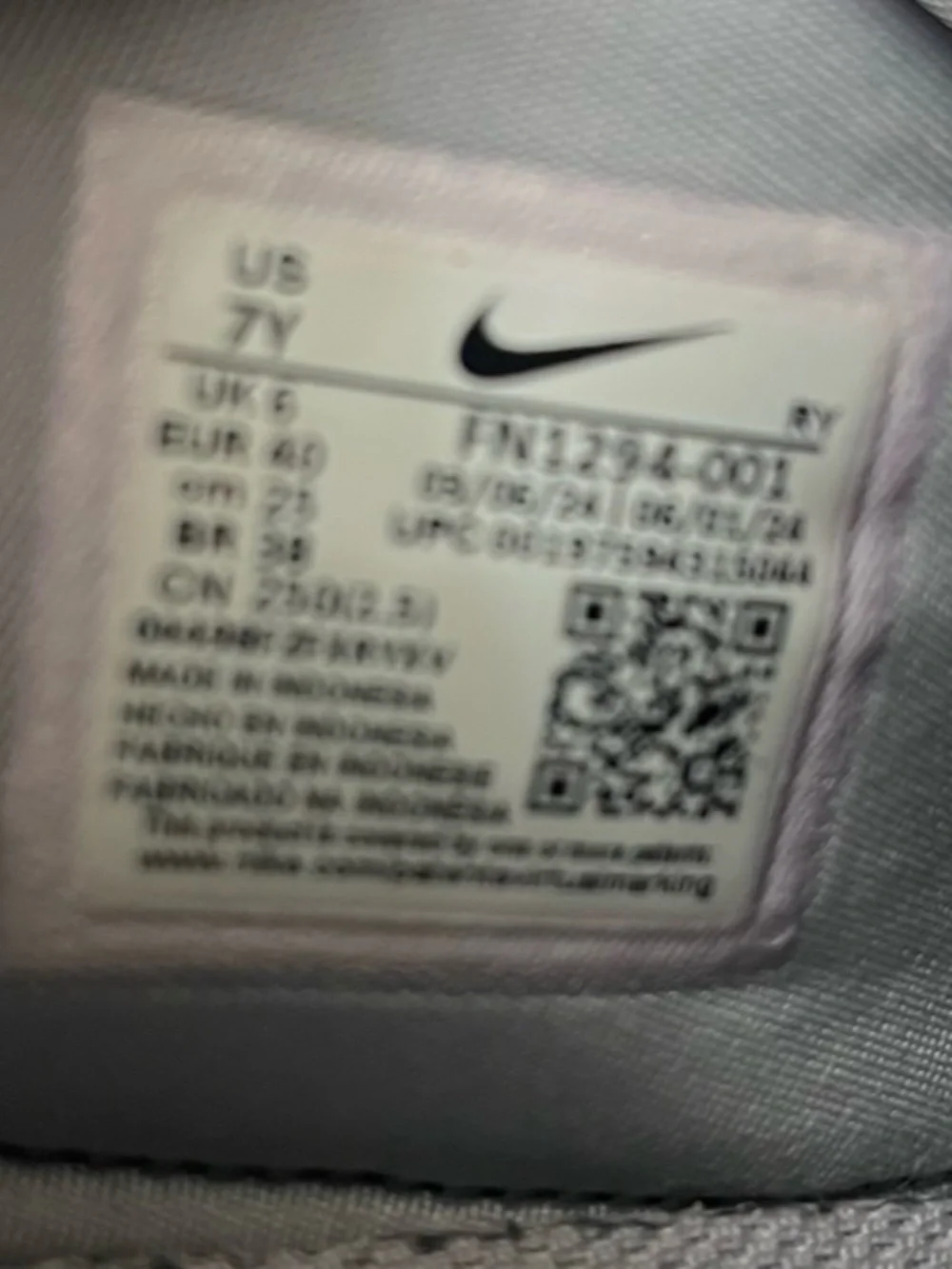 Nike Flex Runner - Gray/White Sneakers - Size 7Y